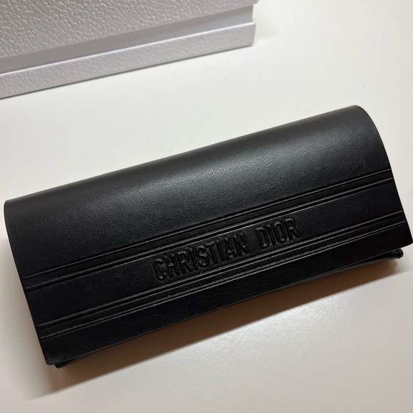 Beautiful sunglasses from Christian Dior. Eye Size: 54. - Picture 3 of 6